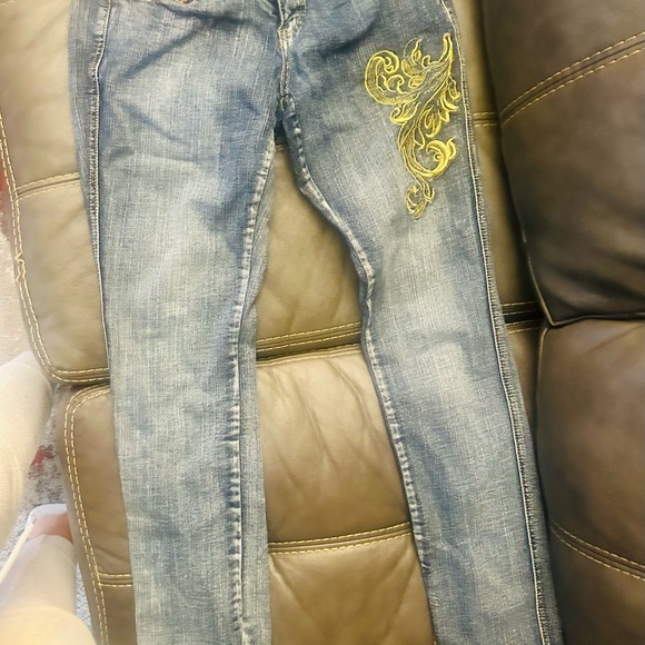 Too small - Picture 3 of 3